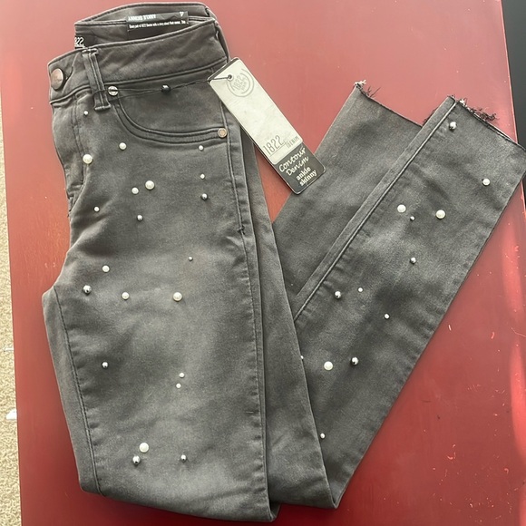 1822 Denim Pearl beaded Ankle Skinny Jeans. NWT. - Picture 6 of 6